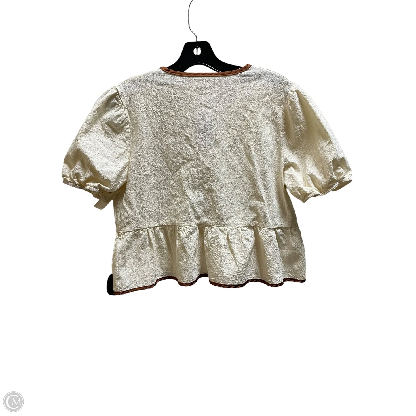 Top Short Sleeve By Clothes Mentor In Cream, Size: M