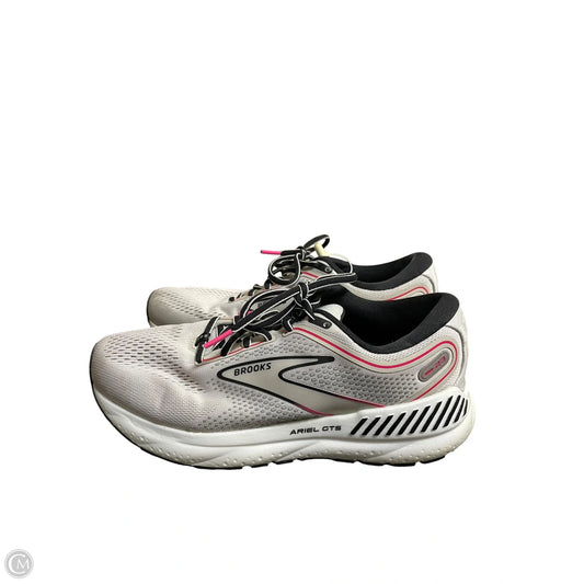 Shoes Athletic By Brooks In White, Size: 7.5