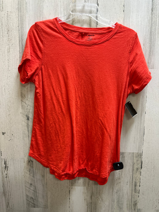 Red Top Short Sleeve Clothes Mentor, Size M