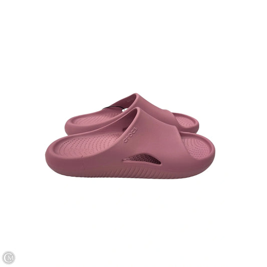 Sandals Flats By Crocs In Pink, Size: 11