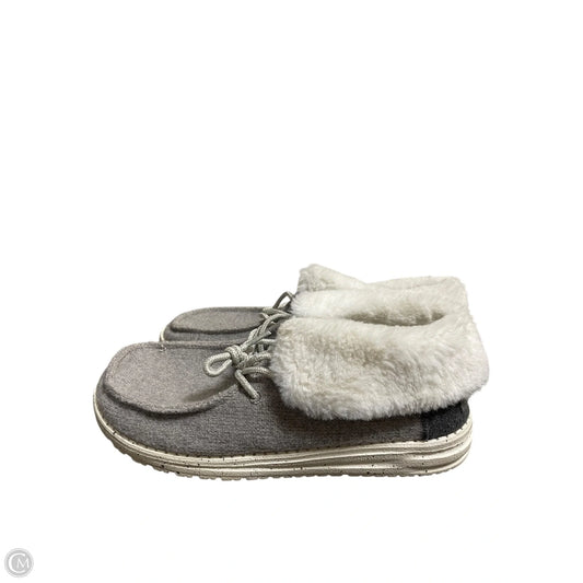 Shoes Flats By Hey Dude In Grey, Size: 7