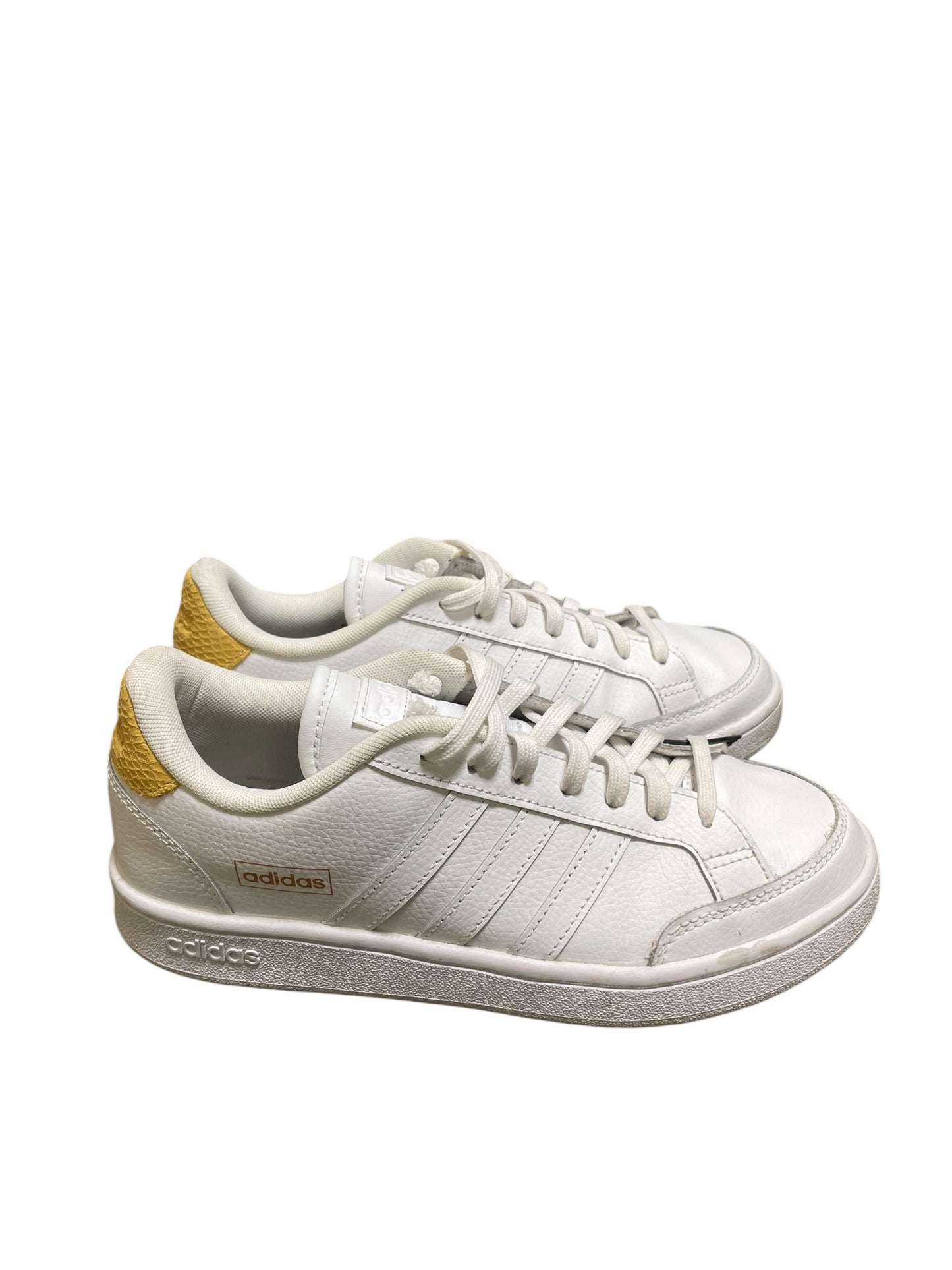 Shoes Sneakers By Adidas In White, Size: 8