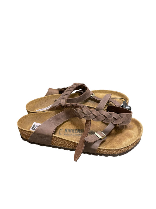 Sandals Flats By Birkenstock In Brown, Size: 8