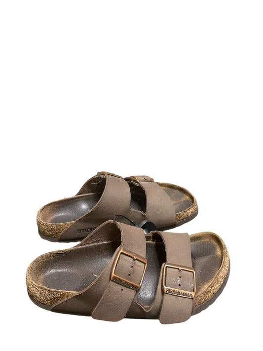 Sandals Flats By Birkenstock In Brown, Size: 7.5