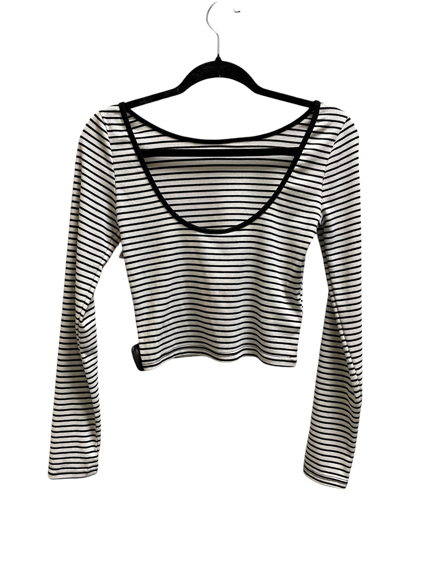 Top Long Sleeve By Clothes Mentor In Striped Pattern, Size: M