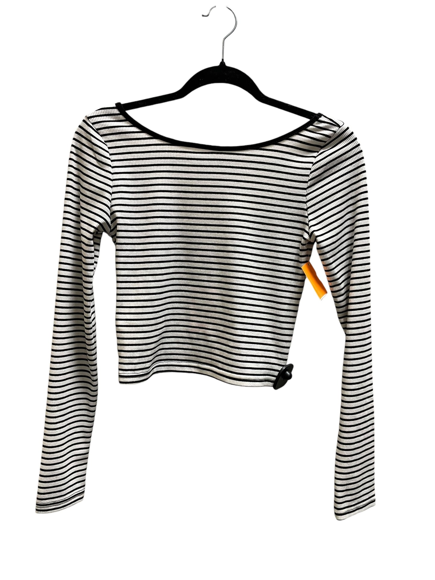 Top Long Sleeve By Clothes Mentor In Striped Pattern, Size: M