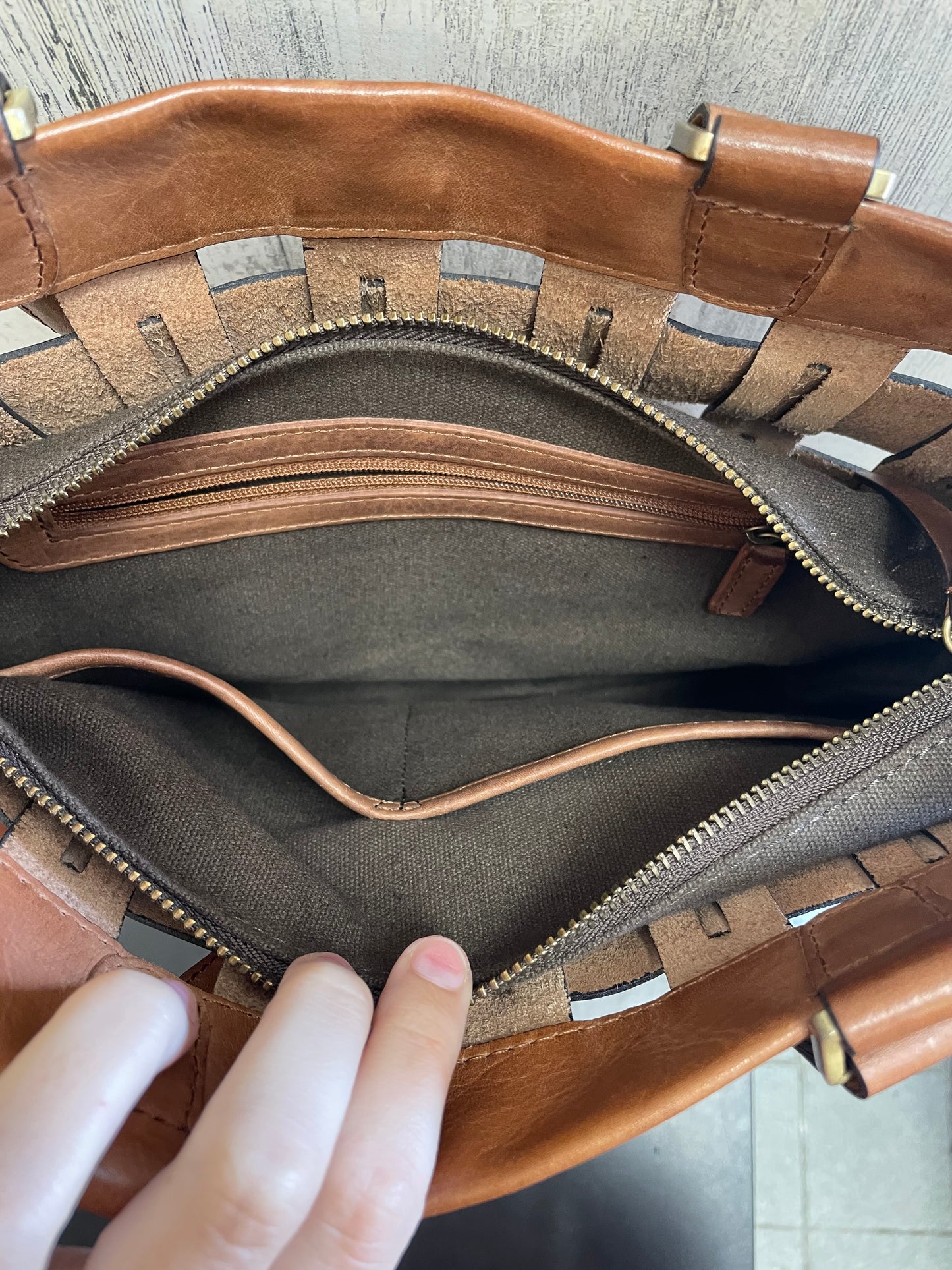 Handbag By Clothes Mentor, Size: Medium