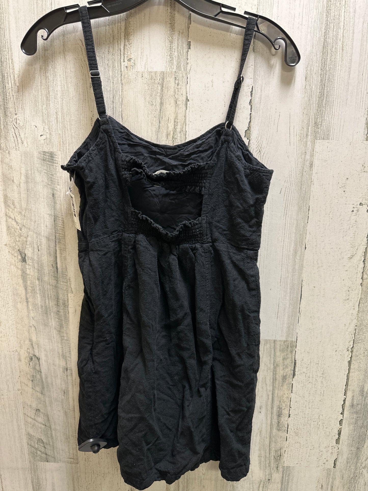 Top Sleeveless By Urban Outfitters  Size: M