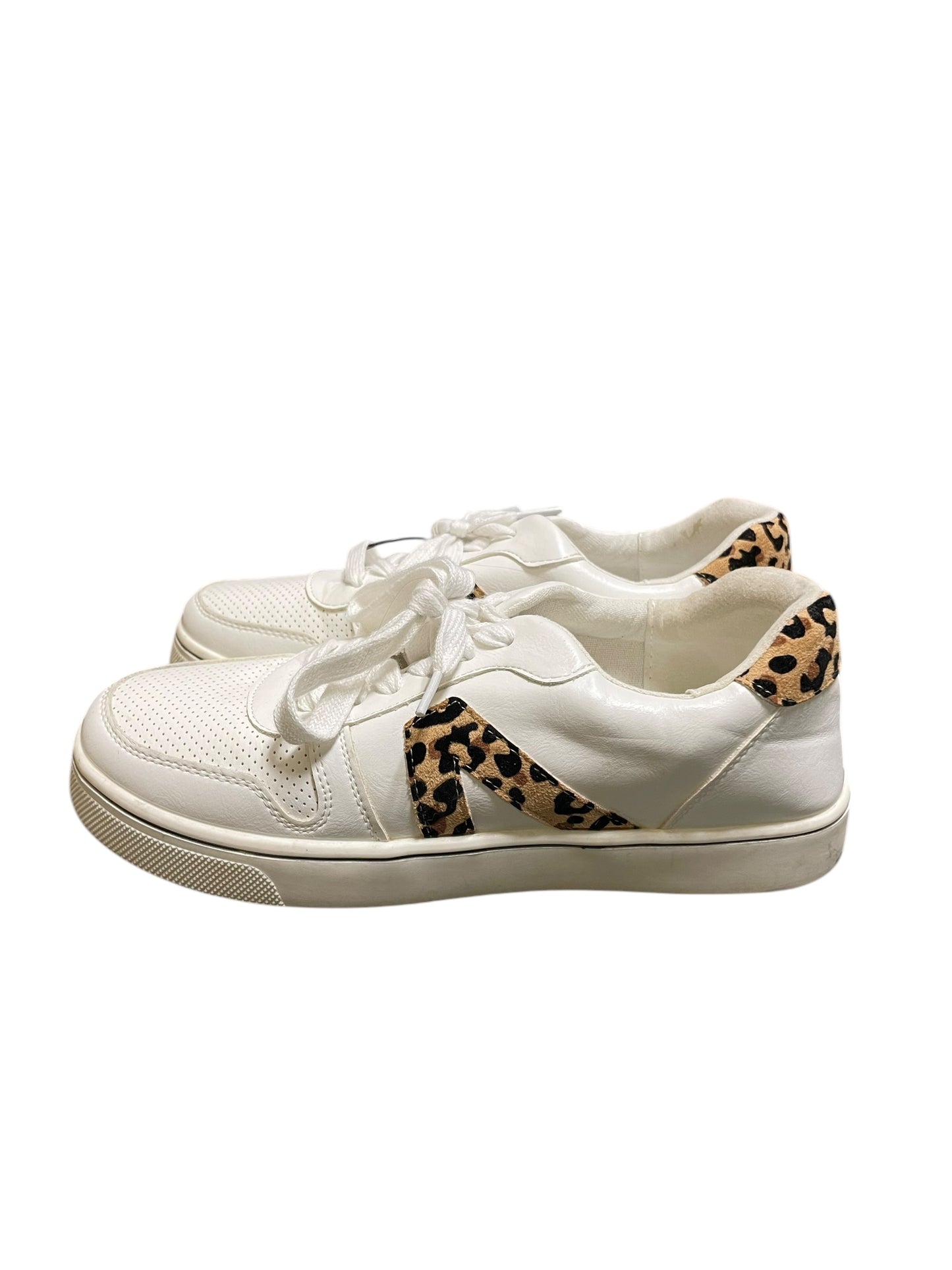 Shoes Sneakers By Mia In White, Size: 7.5