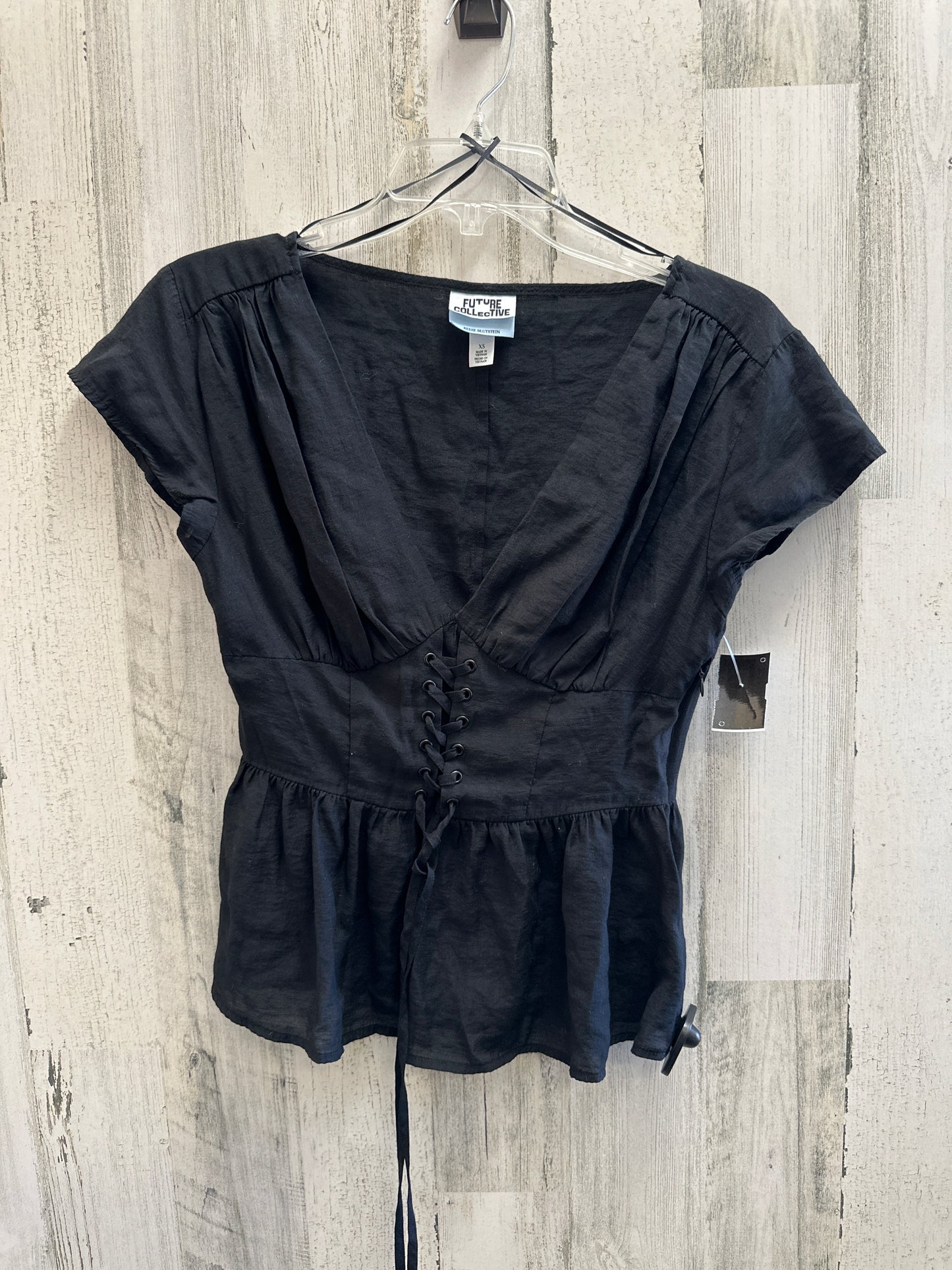 Black Top Short Sleeve Clothes Mentor, Size Xs