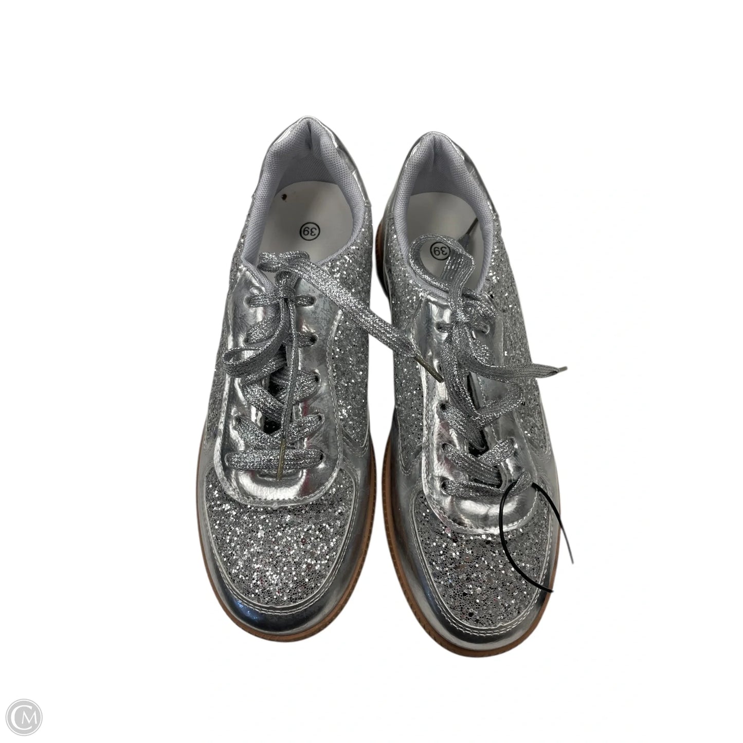 Shoes Sneakers By Clothes Mentor In Silver, Size: 8.5