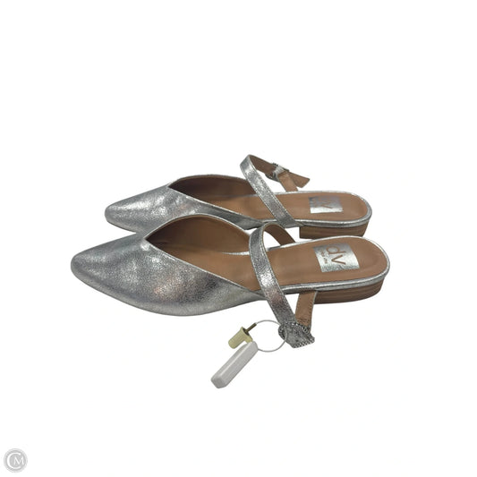 Shoes Flats By Dolce Vita In Silver, Size: 7