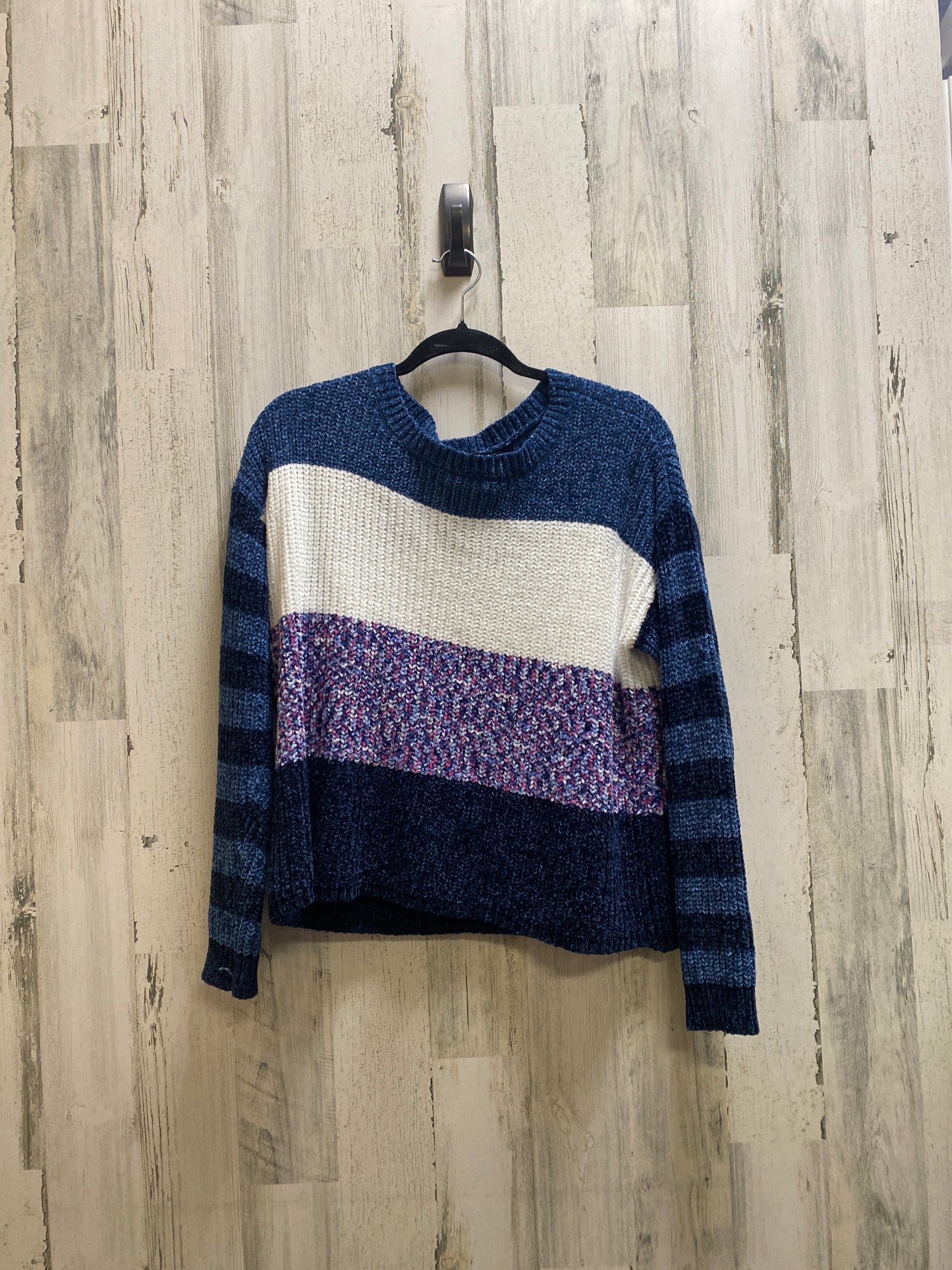 Sweater By Clothes Mentor  Size: L