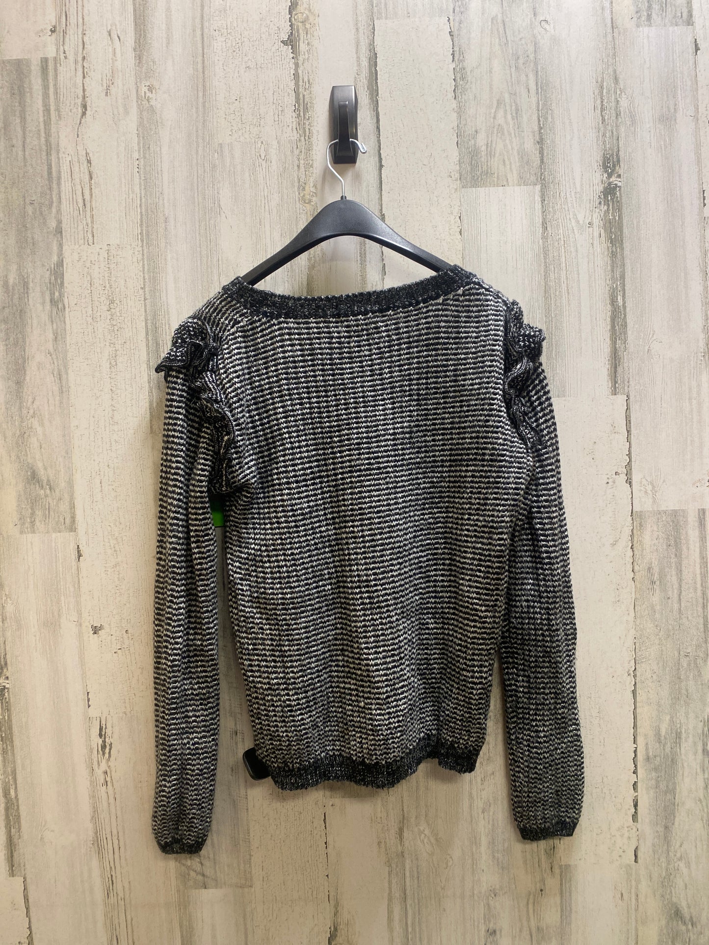 Sweater By Clothes Mentor  Size: M