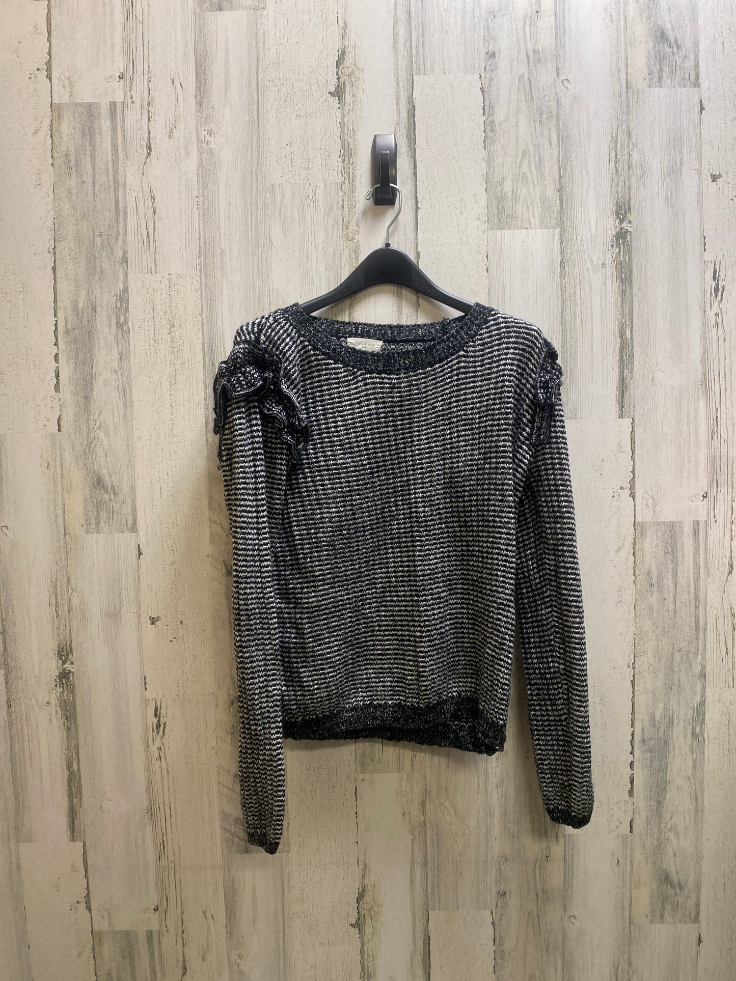 Sweater By Clothes Mentor  Size: M